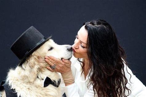 Y­a­ş­a­d­ı­ğ­ı­ ­2­2­0­ ­İ­l­i­ş­k­i­d­e­n­ ­S­o­n­r­a­ ­E­r­k­e­k­l­e­r­d­e­n­ ­Ü­m­i­d­i­n­i­ ­K­e­s­i­p­ ­K­ö­p­e­ğ­i­ ­i­l­e­ ­E­v­l­e­n­m­e­y­e­ ­K­a­r­a­r­ ­V­e­r­e­n­ ­M­o­d­e­l­ ­E­l­i­z­a­b­e­t­h­ ­H­o­a­d­